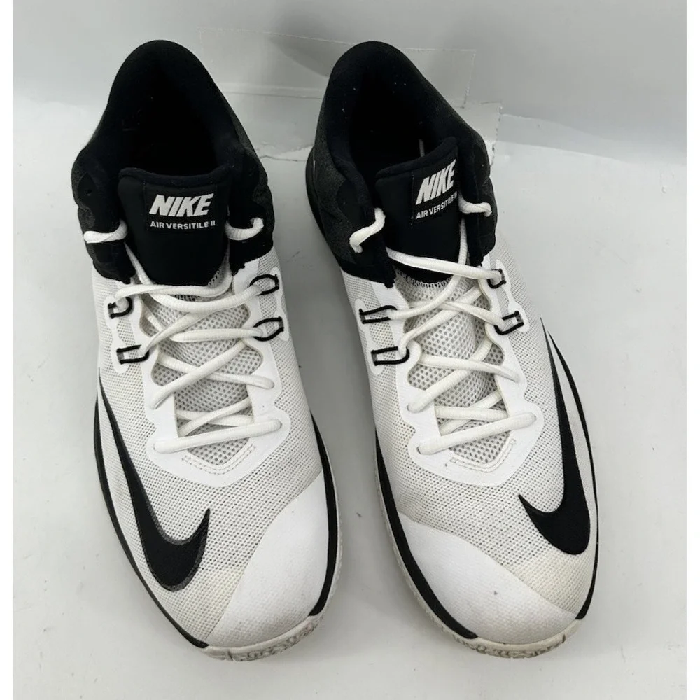 Nike Air Versatile II Black With‎ White Sneakers 921892-100 Men's Size 12